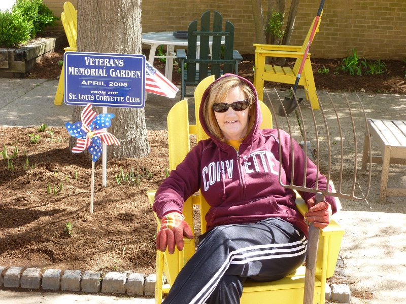 VA Garden April 2013 074